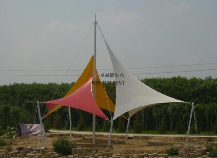 荊門<font color='red'>張拉膜結(jié)構(gòu)</font>景觀小品【案例圖片】 　　